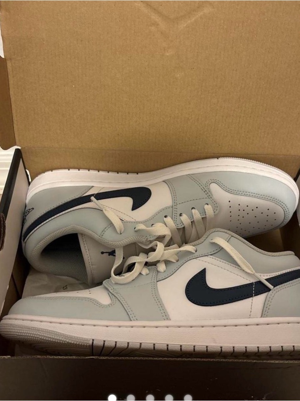 Nike Men’s Low-Top Sneakers in White and Navy